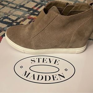 Steve Madden Waverly wedge sneaker. 8.5M I’m taupe suede.